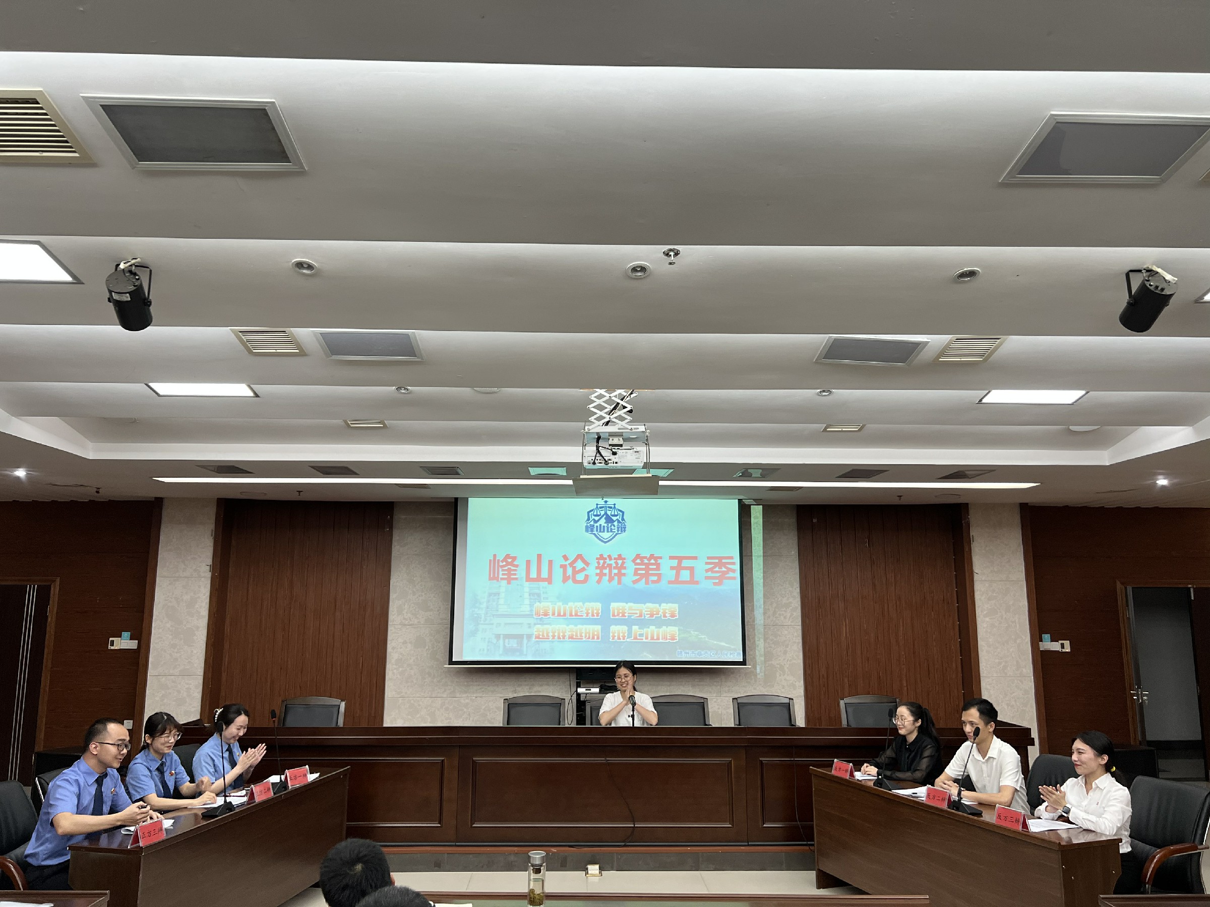 先救男友还是先救母亲——这场检律论辩赛火力全开！