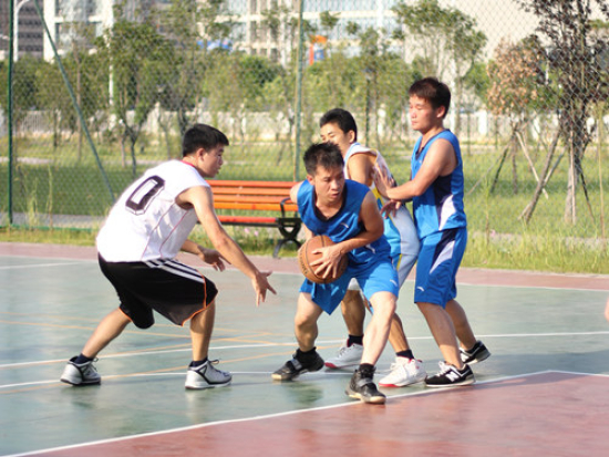 与市院举办篮球友谊赛