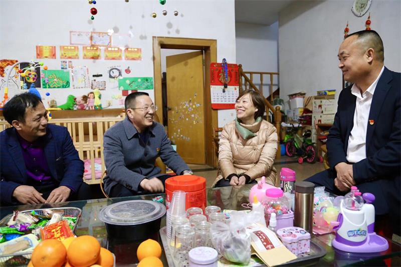 南康区检察院检察长候选人孔小毛同志到蓉江街办走访调研