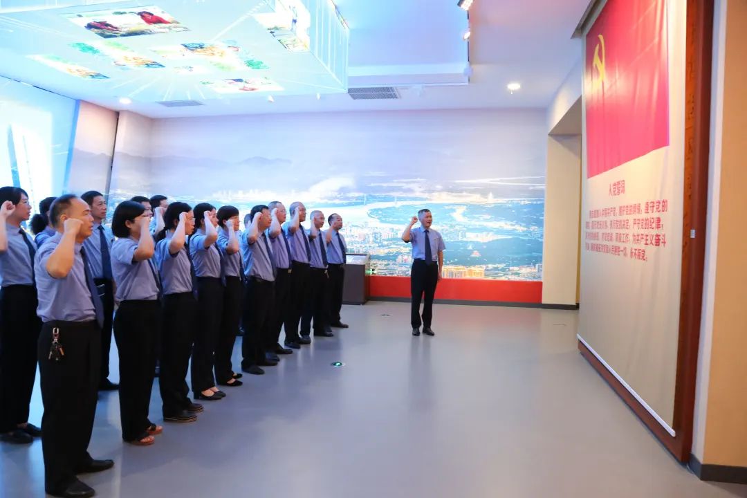 南康检察干警参观赣南等原中央苏区振兴发展十周年成就展
