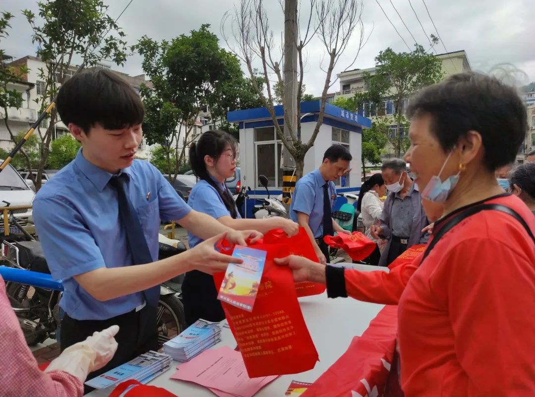 【打造模范机关】群众满意千里行之——社区篇