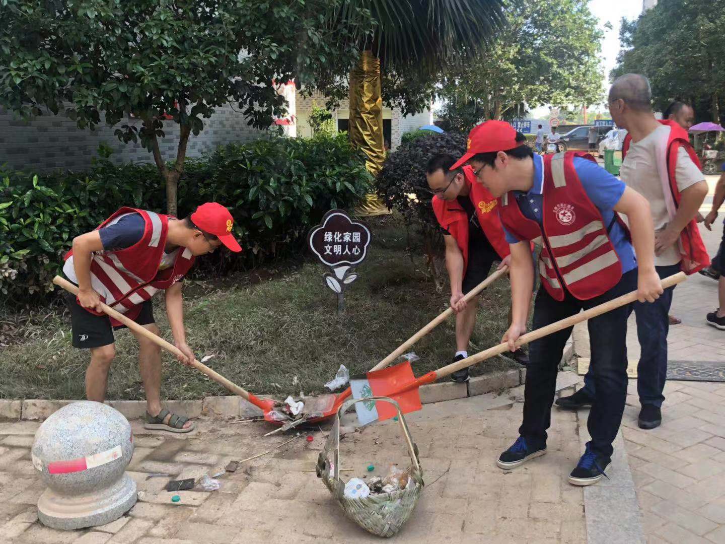 暴雨过后，这对患难邻居携手重建共谱抗天歌