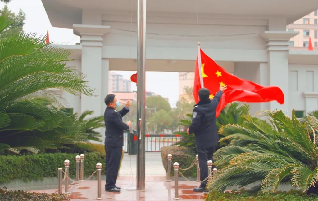 检察之星丨迎新年，升国旗，2023年我们继续向前！