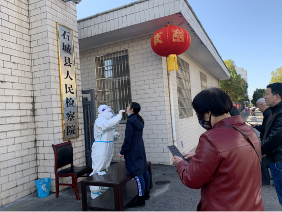 县检察院组织核酸检测现场演练筑牢防疫屏障