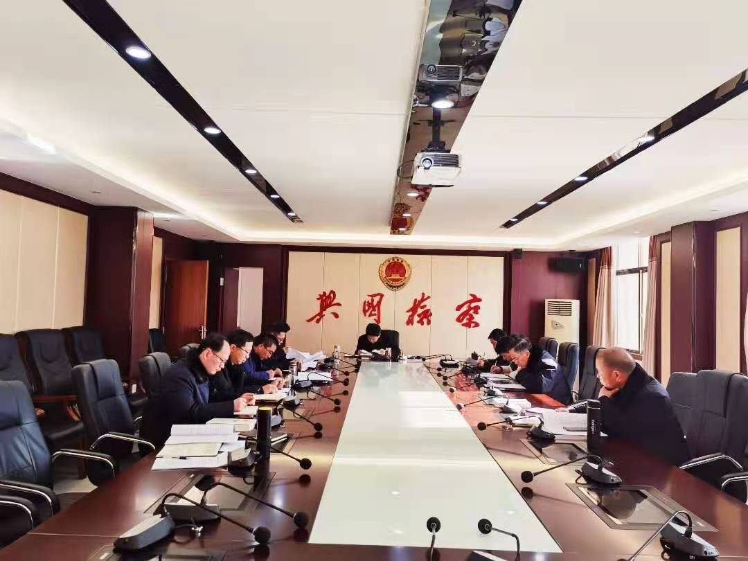 兴国检察召开党组中心组学习会