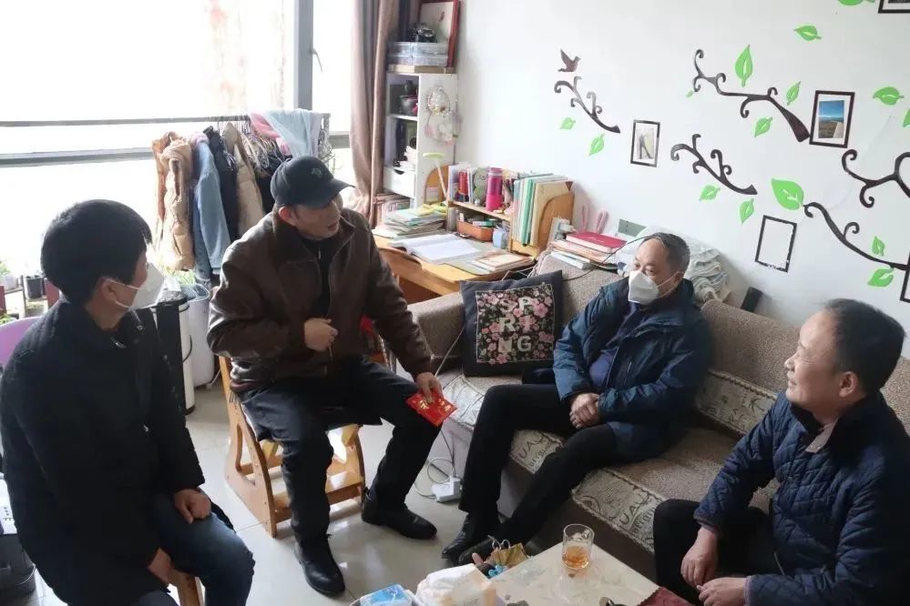 新春送暖 | 南昌铁检开展新春走访慰问